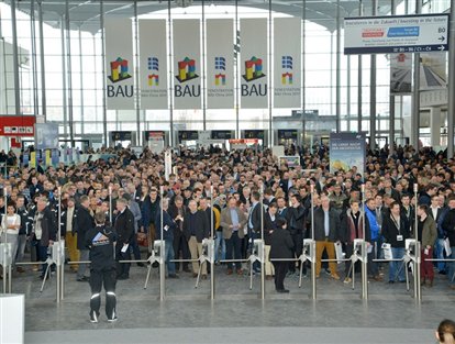 C:\Users\Administrator\Desktop\BAU照片\besucherandrang.jpg