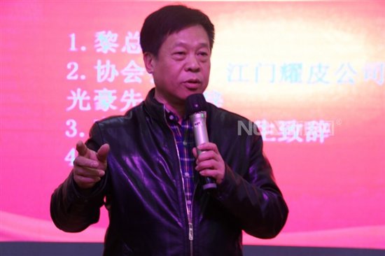 广东省玻璃行业协会常务副会长黄少塔致辞