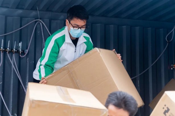 信义集团张家港工业园捐赠物资助力疫情防控