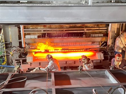 焦作安彩新材料有限公司玻璃生产线引头子成功