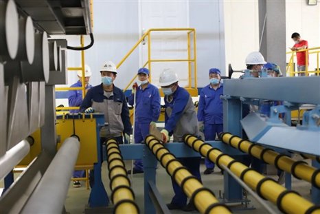 焦作安彩新材料有限公司玻璃生产线引头子成功