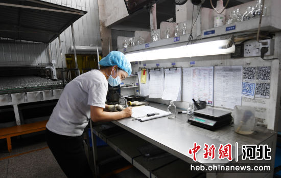 河北华兴玻璃有限公司质检员进行网检作业记录