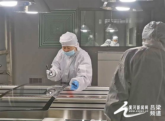 整齐有序的汽车玻璃片