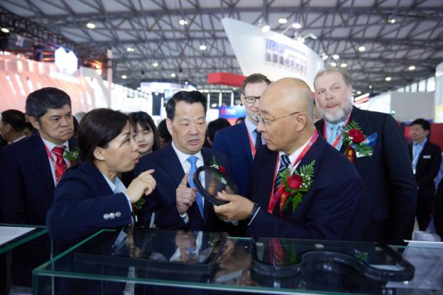 A group of people in suits

Description automatically generated with low confidence