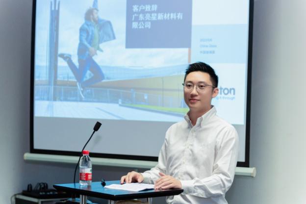 A person sitting at a podium

Description automatically generated with medium confidence