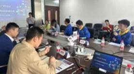 人在玩电脑
低可信度描述已自动生成