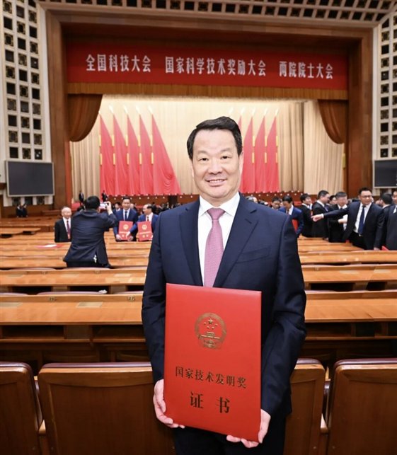 玻璃新材料研究总院院长彭寿