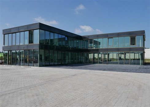 Ein Bild， das Himmel， draußen， Wolke， Architektur enthält.  Automatisch generierte Beschreibung