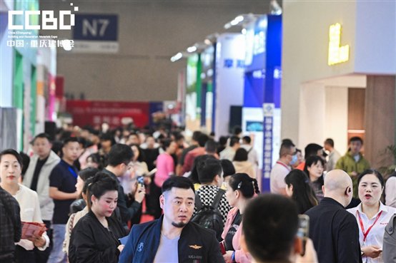 人们在看台上的人在人群中
AI 生成的内容可能不正确。